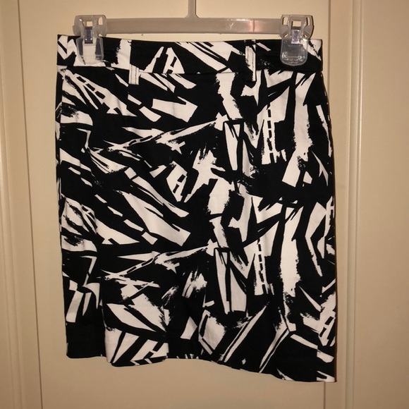 Black and white skirt - Picture 1 of 2